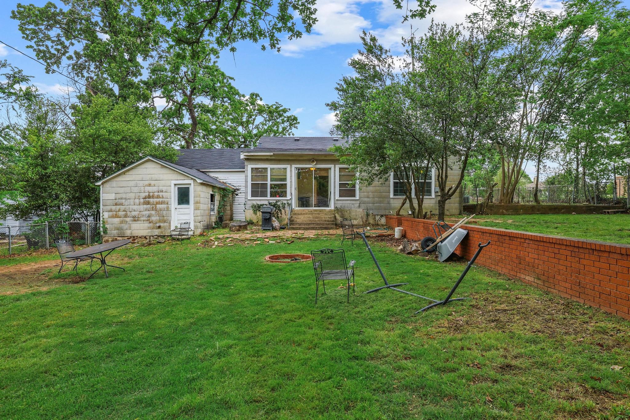 1107 W Hull Street Denison TX 75020