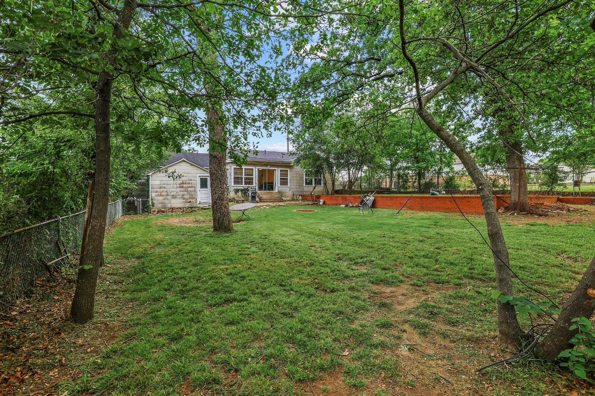 1107 W Hull Street Denison TX 75020