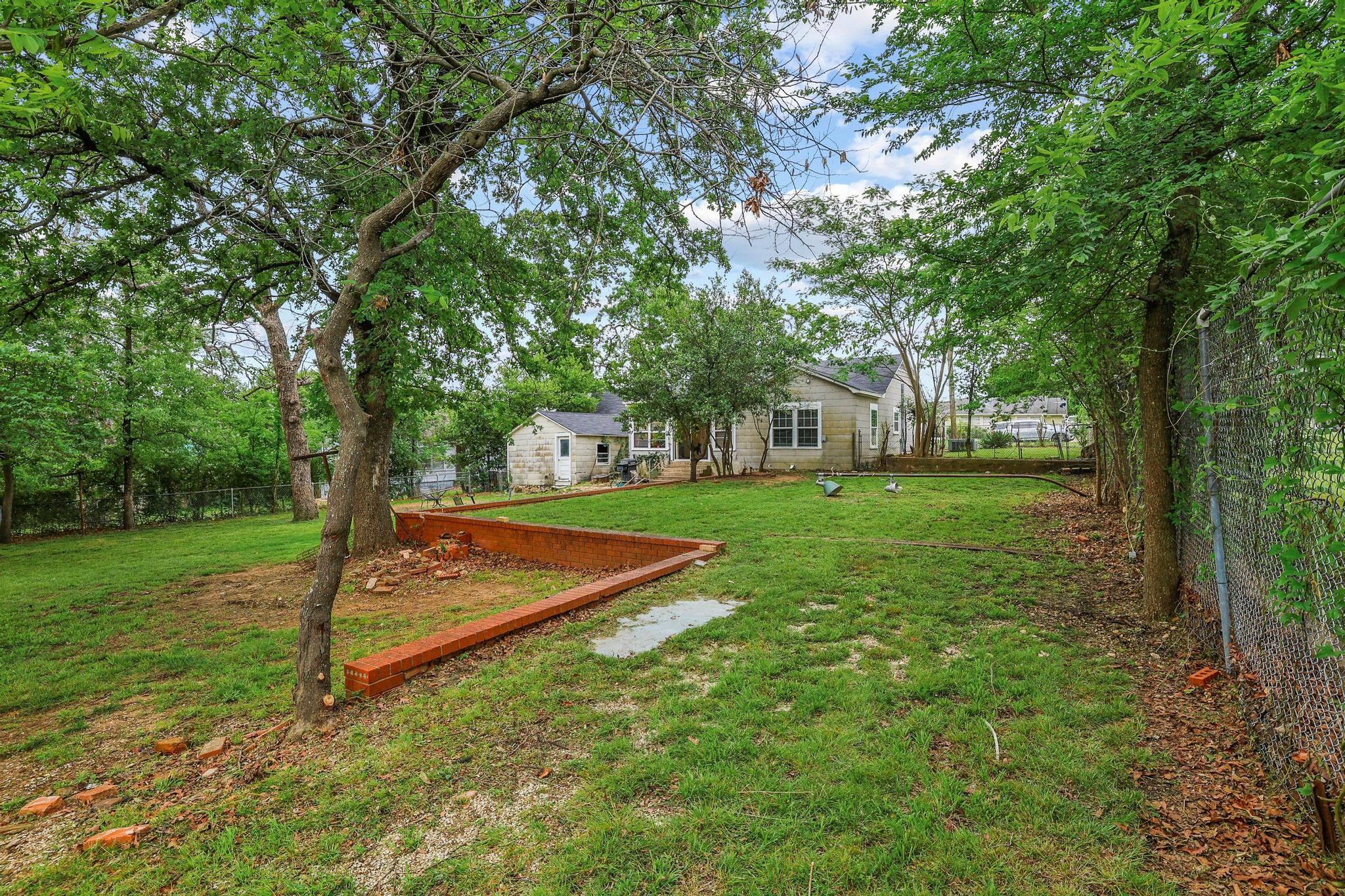 1107 W Hull Street Denison TX 75020