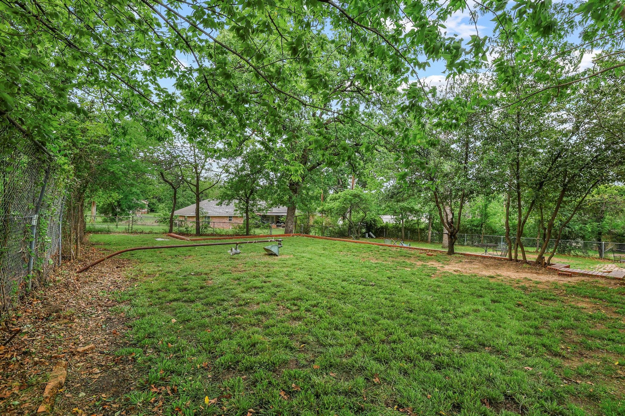 1107 W Hull Street Denison TX 75020