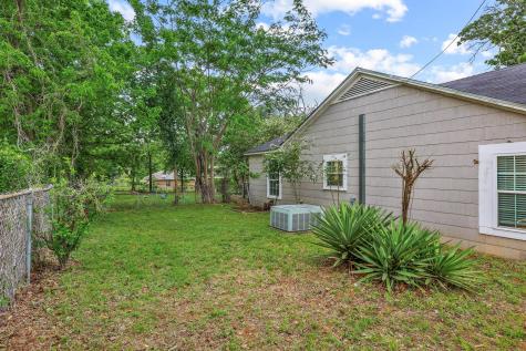 1107 W Hull Street Denison TX 75020