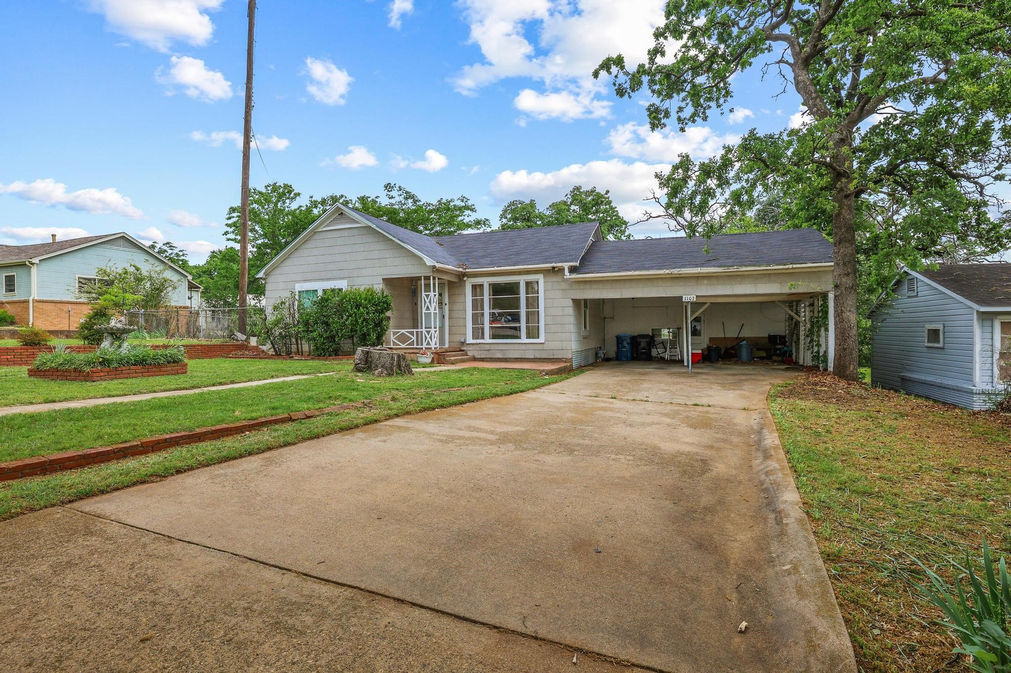 1107 W Hull Street Denison TX 75020