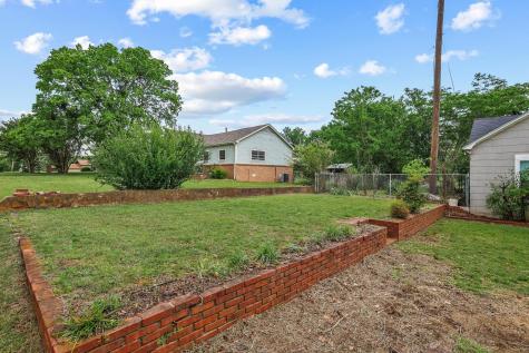 1107 W Hull Street Denison TX 75020