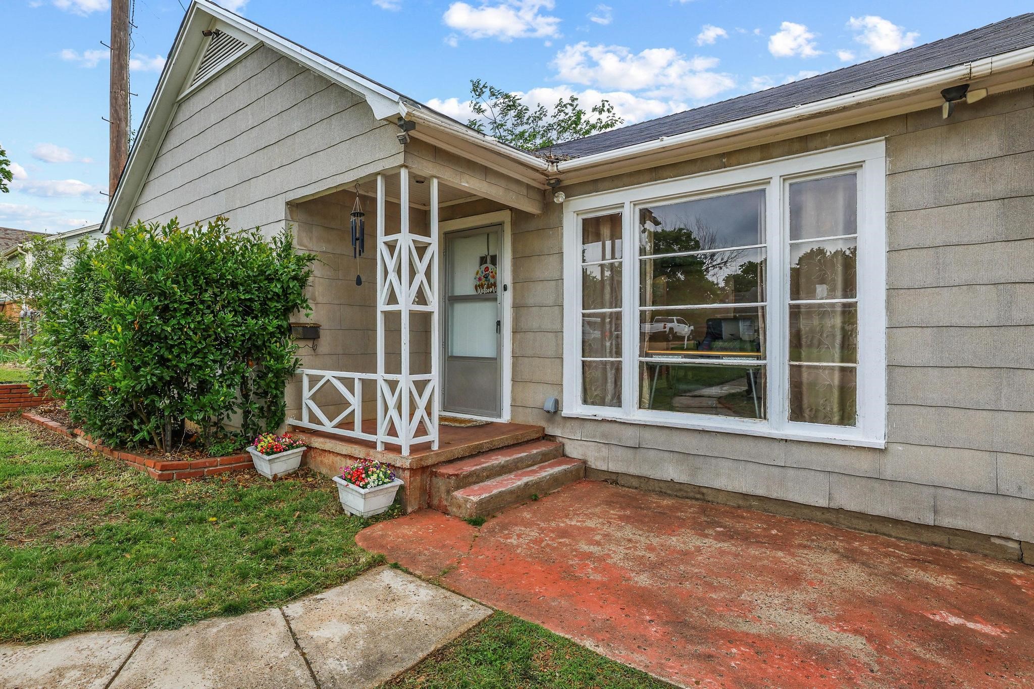 1107 W Hull Street Denison TX 75020