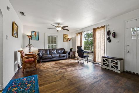 1107 W Hull Street Denison TX 75020