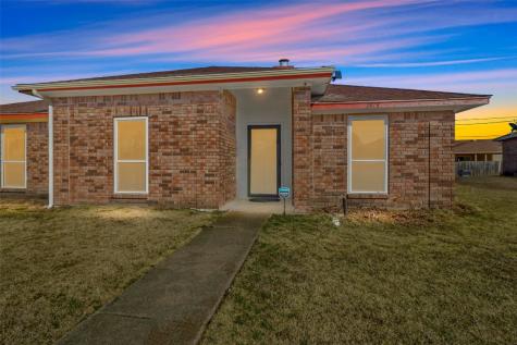 2918 Valley Circle Lancaster TX 75134
