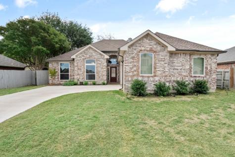 2711 Red Oak Drive Grand Prairie TX 75052