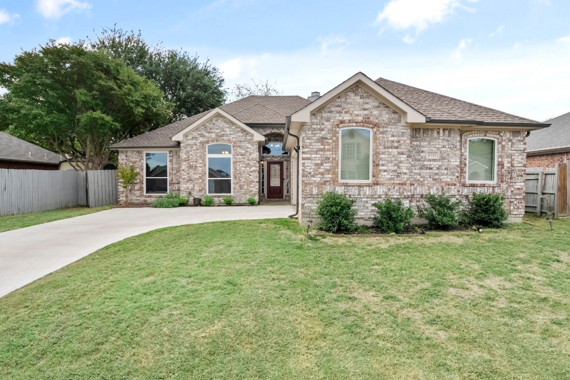 2711 Red Oak Drive Grand Prairie TX 75052