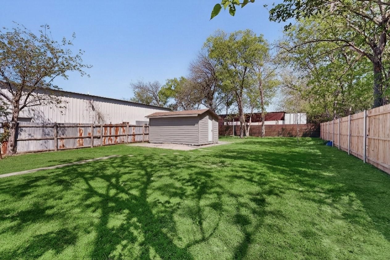 102 S Tillery Avenue Dallas TX 75211