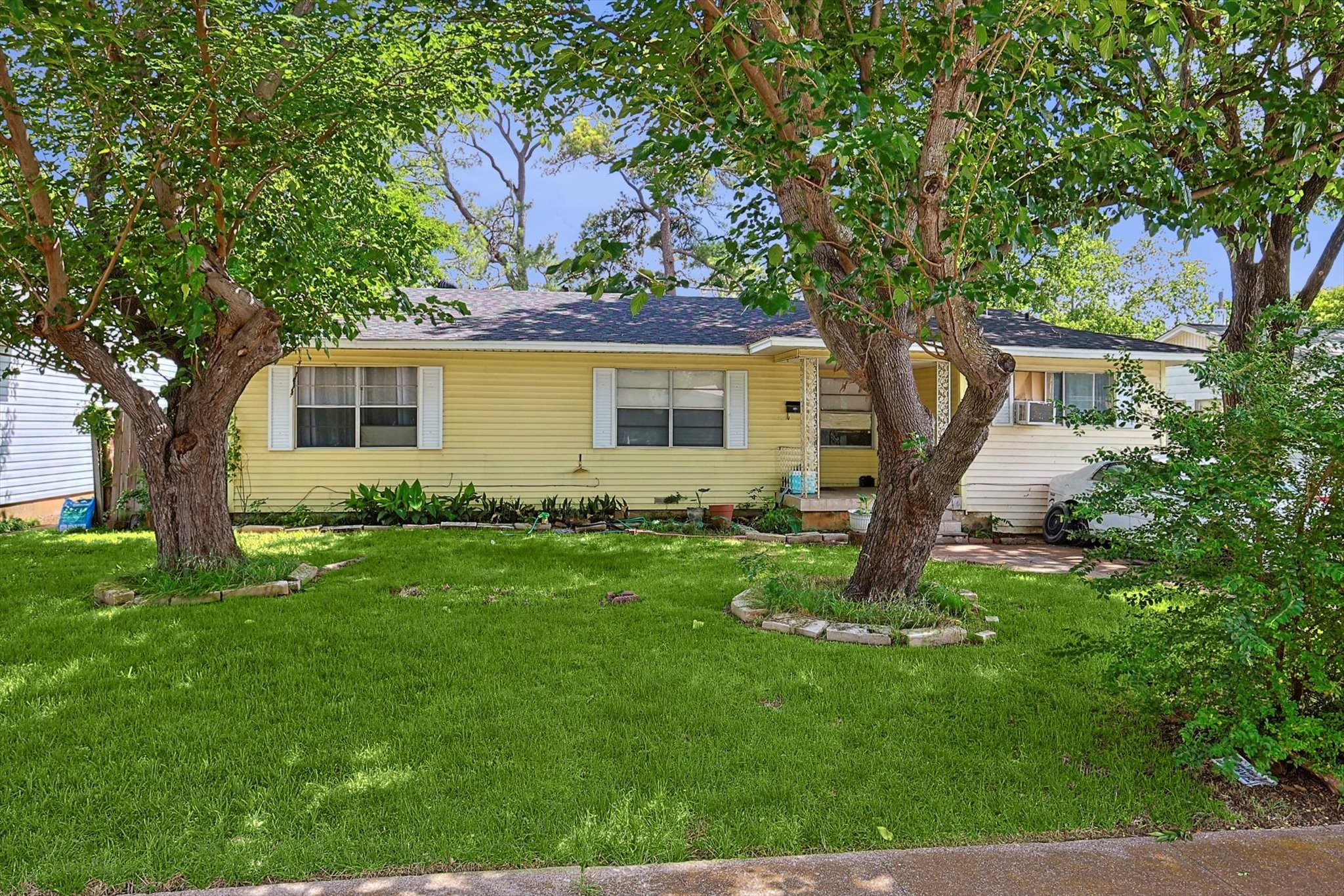 2218 Dennis Street Irving TX 75062