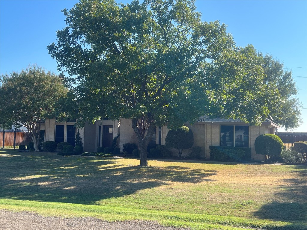 1111 E Sharpshire Drive Waxahachie TX 75165