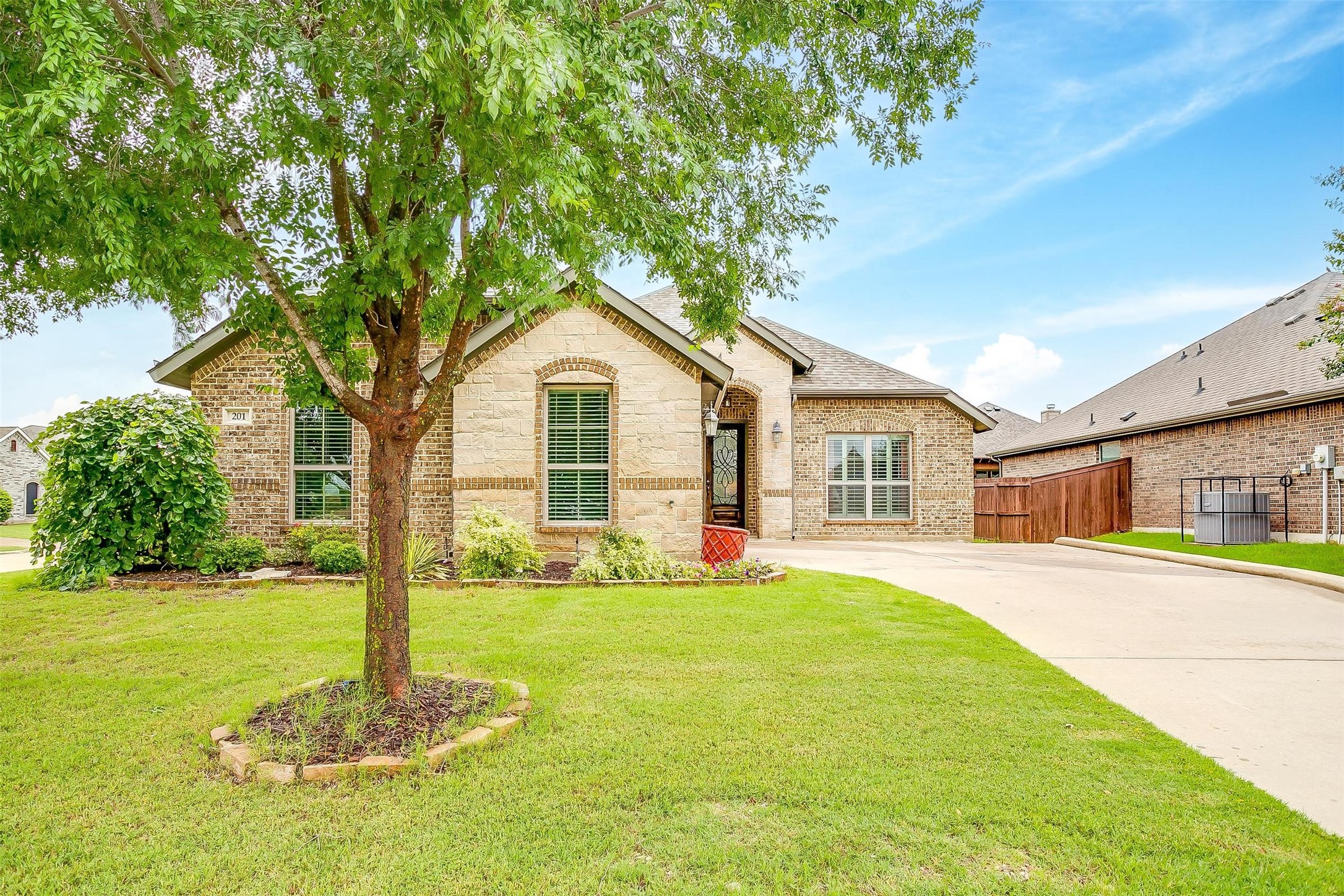 201 Saxon Street Waxahachie TX 75165