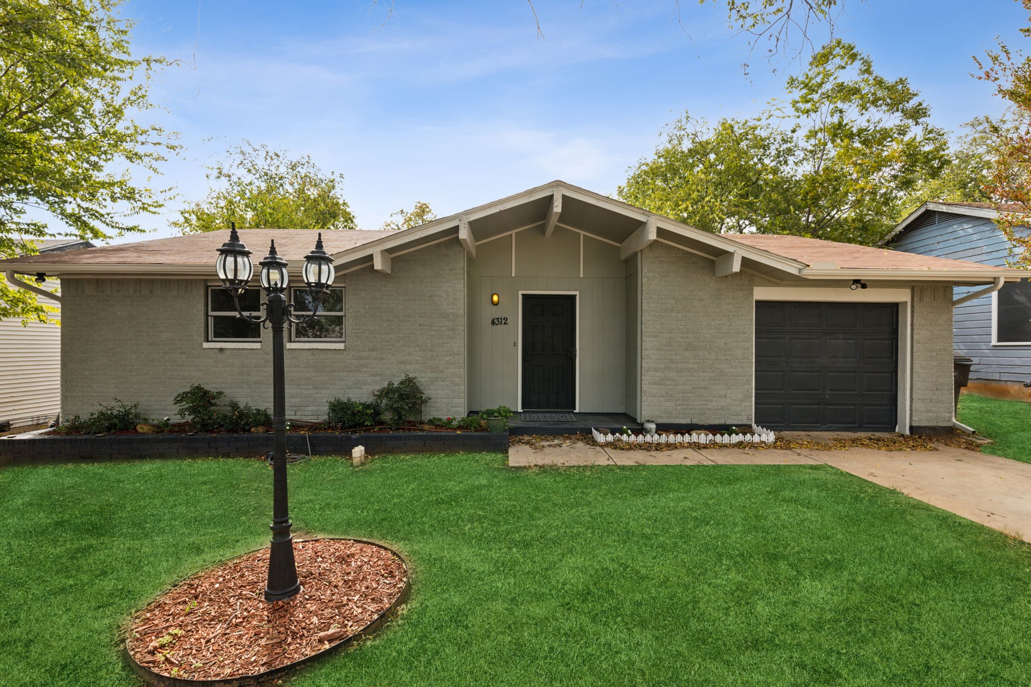 4312 Strong Avenue Fort Worth TX 76105