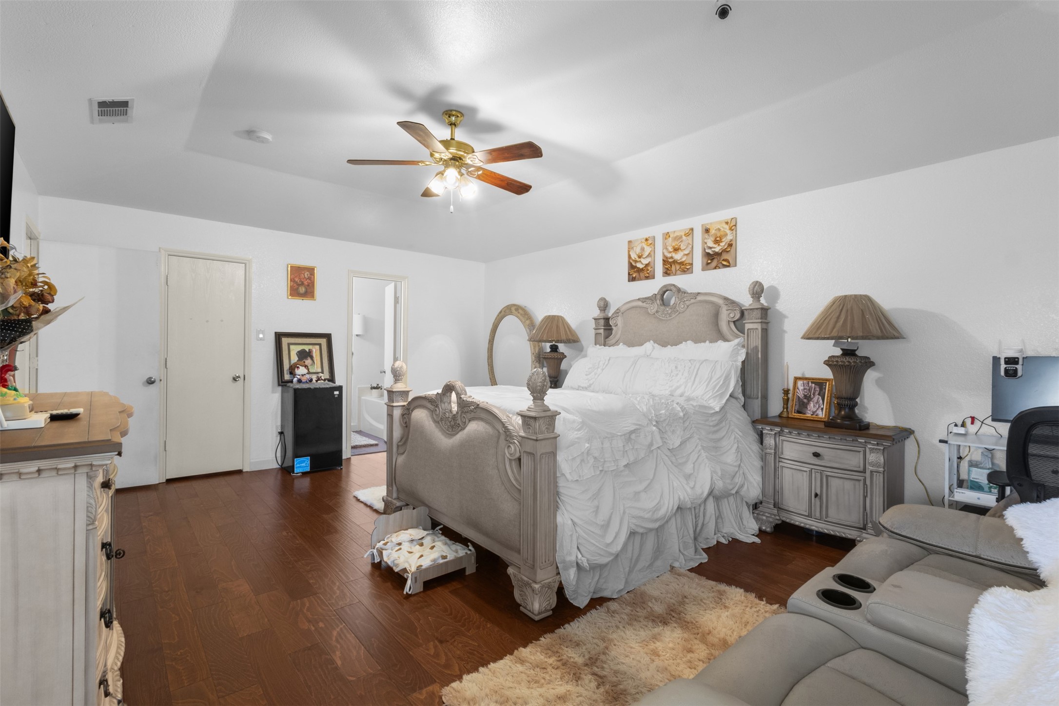 300 Comiskey Court Saginaw TX 76179