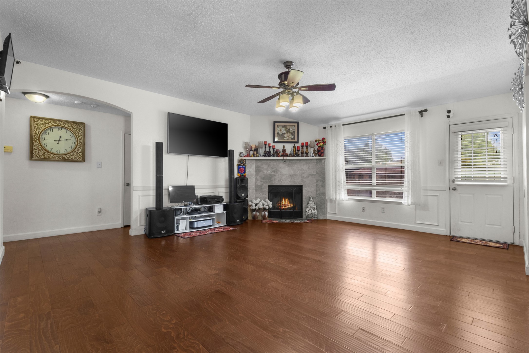300 Comiskey Court Saginaw TX 76179