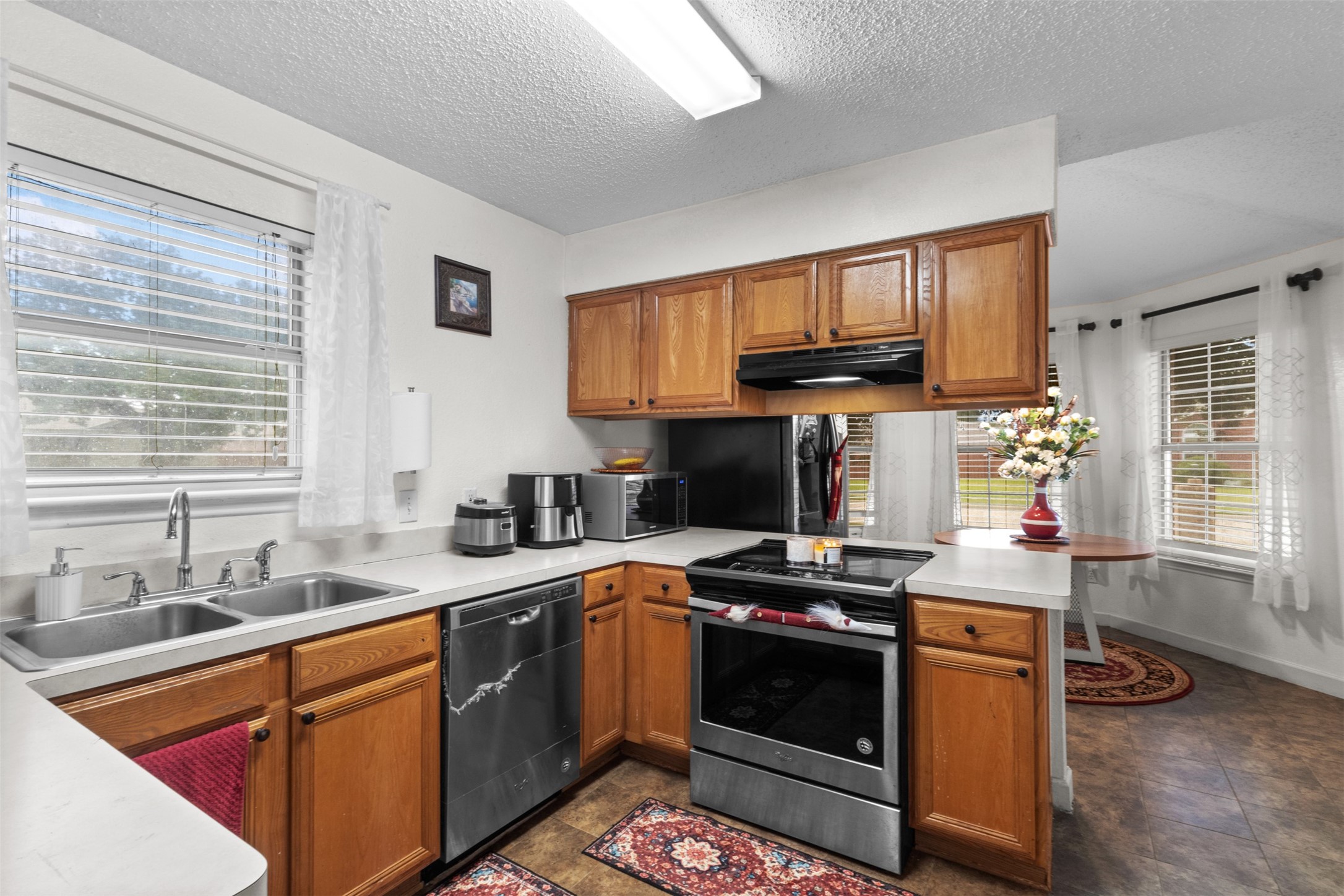 300 Comiskey Court Saginaw TX 76179