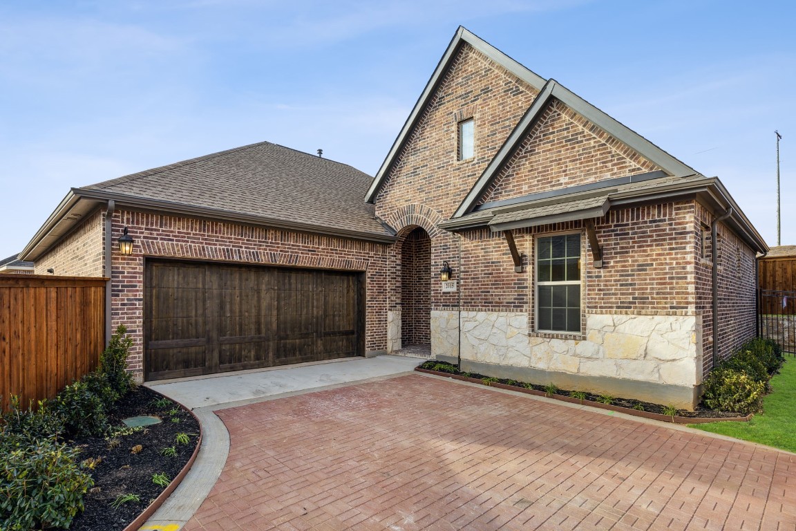 2015 Spotted Fawn Drive Arlington TX 76005