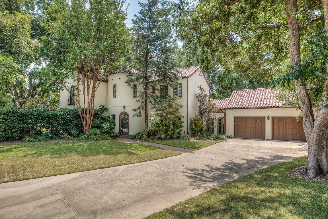 215 Lindenwood Drive Fort Worth TX 76107