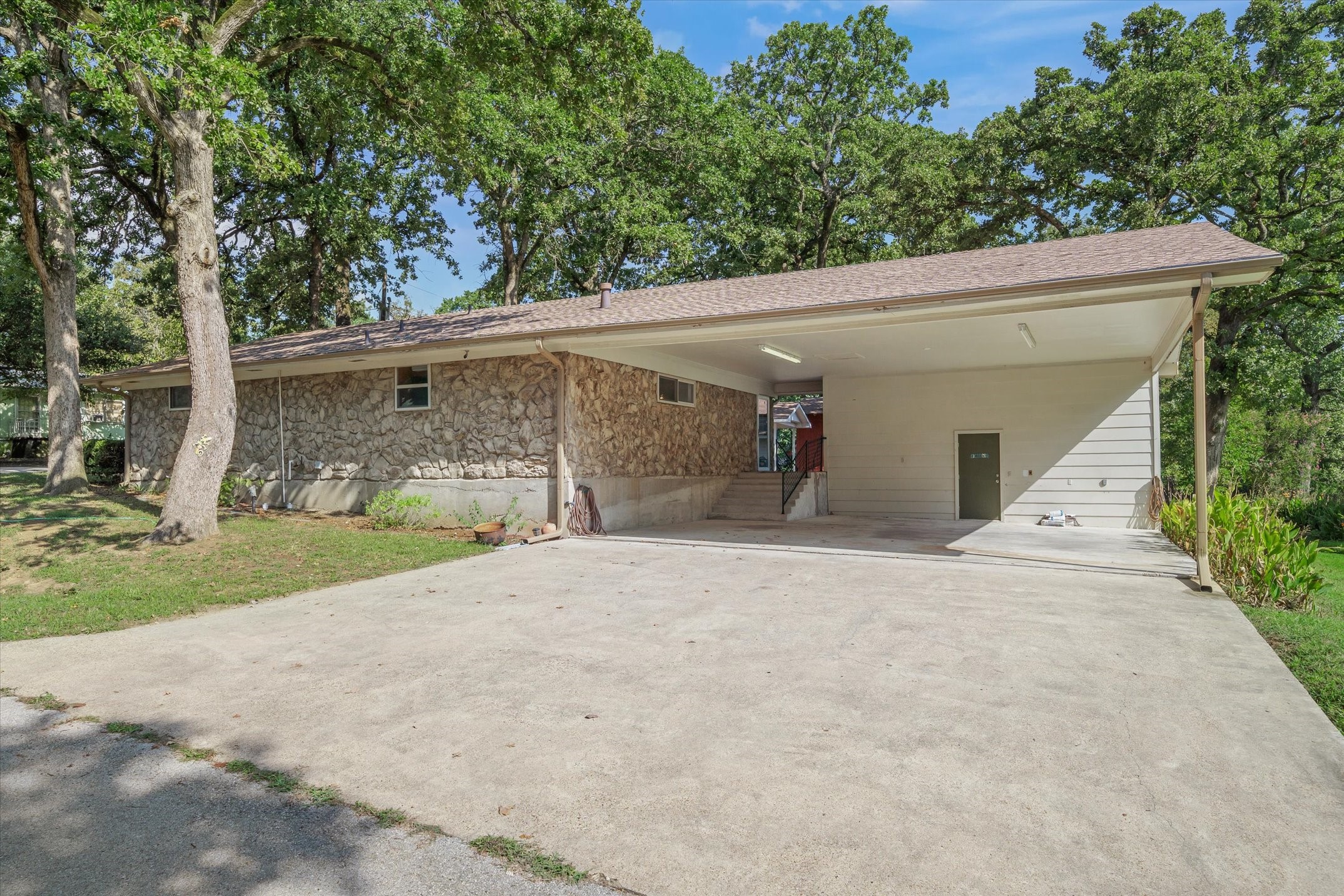 913 Doe Run Road Tool TX 75143