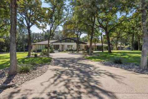 8225 Ashbriar Lane Fort Worth TX 76126