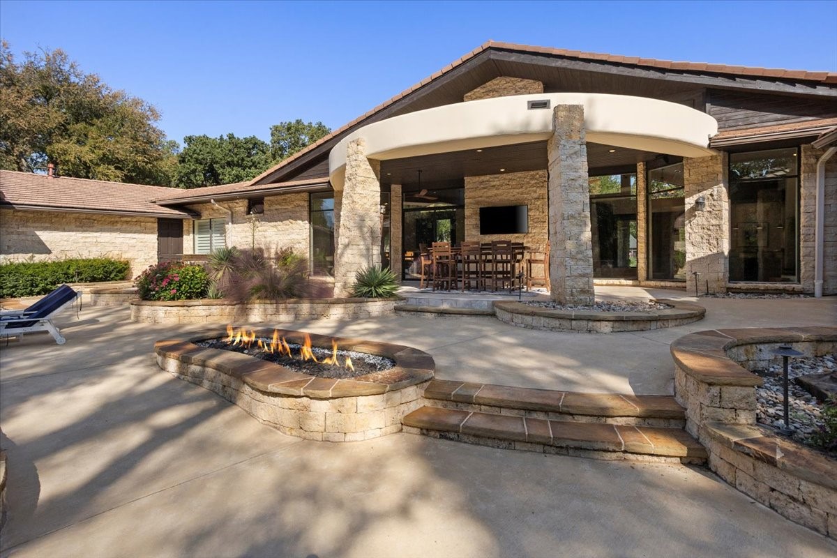 8225 Ashbriar Lane Fort Worth TX 76126