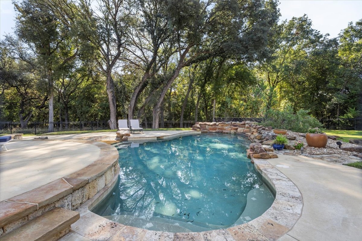 8225 Ashbriar Lane Fort Worth TX 76126