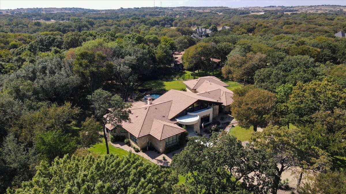 8225 Ashbriar Lane Fort Worth TX 76126