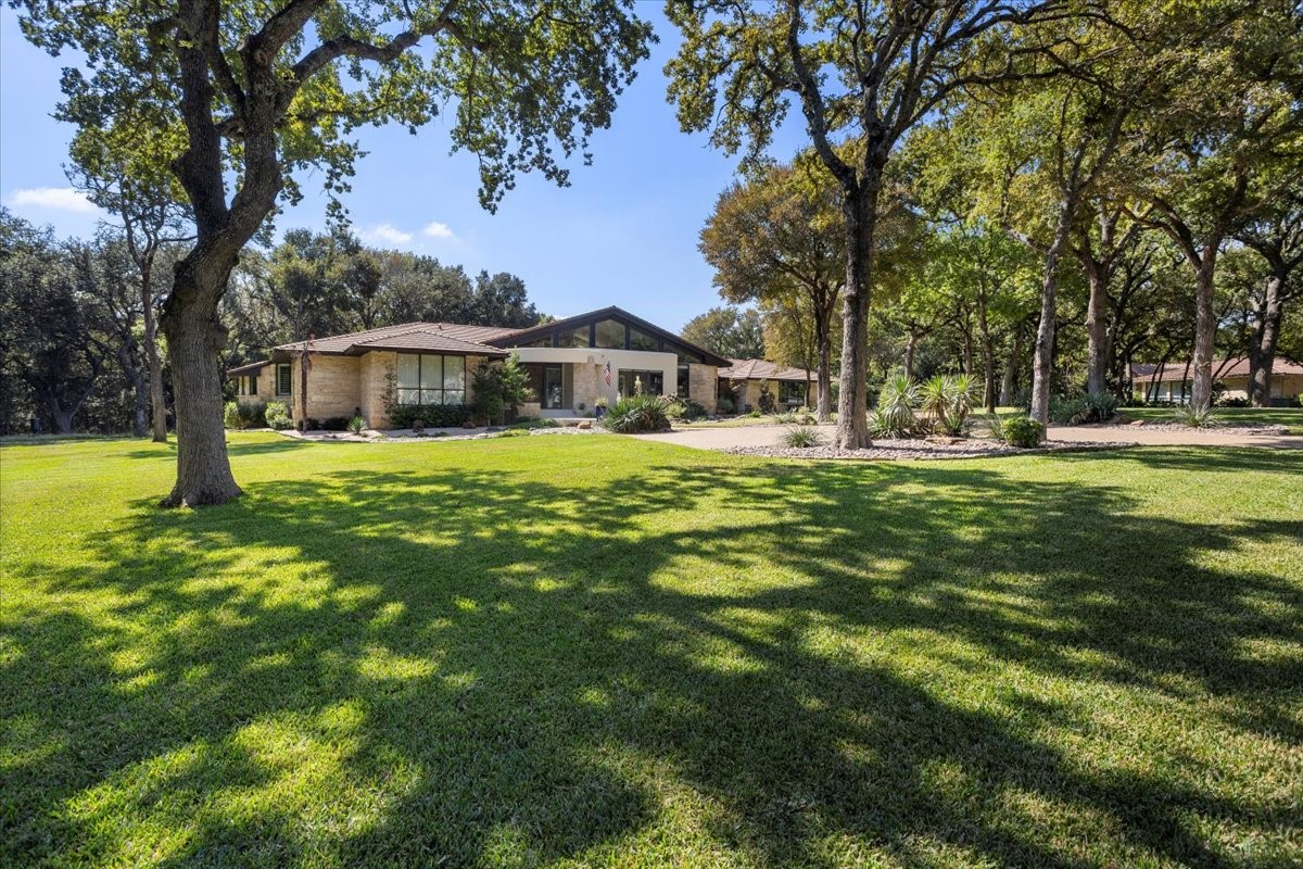 8225 Ashbriar Lane Fort Worth TX 76126