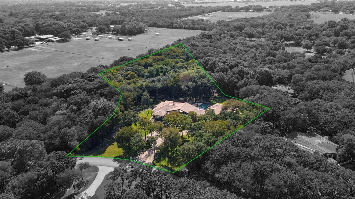 8225 Ashbriar Lane Fort Worth TX 76126