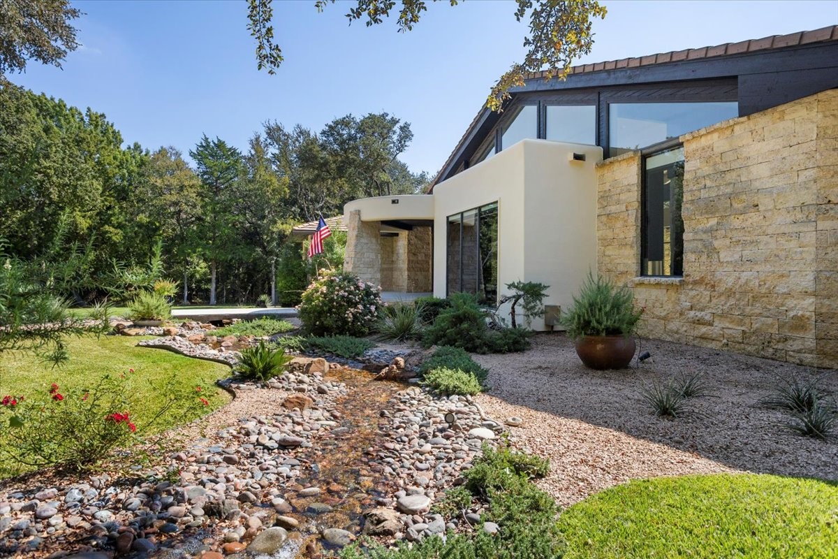 8225 Ashbriar Lane Fort Worth TX 76126