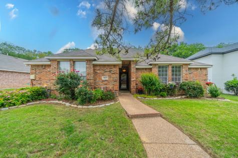 3819 Monte Carlo Lane Denton TX 76210