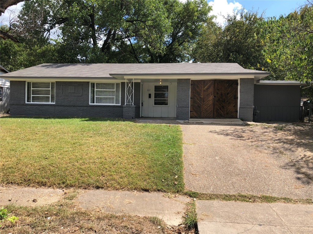 517 W Phillips Court Grand Prairie TX 75051