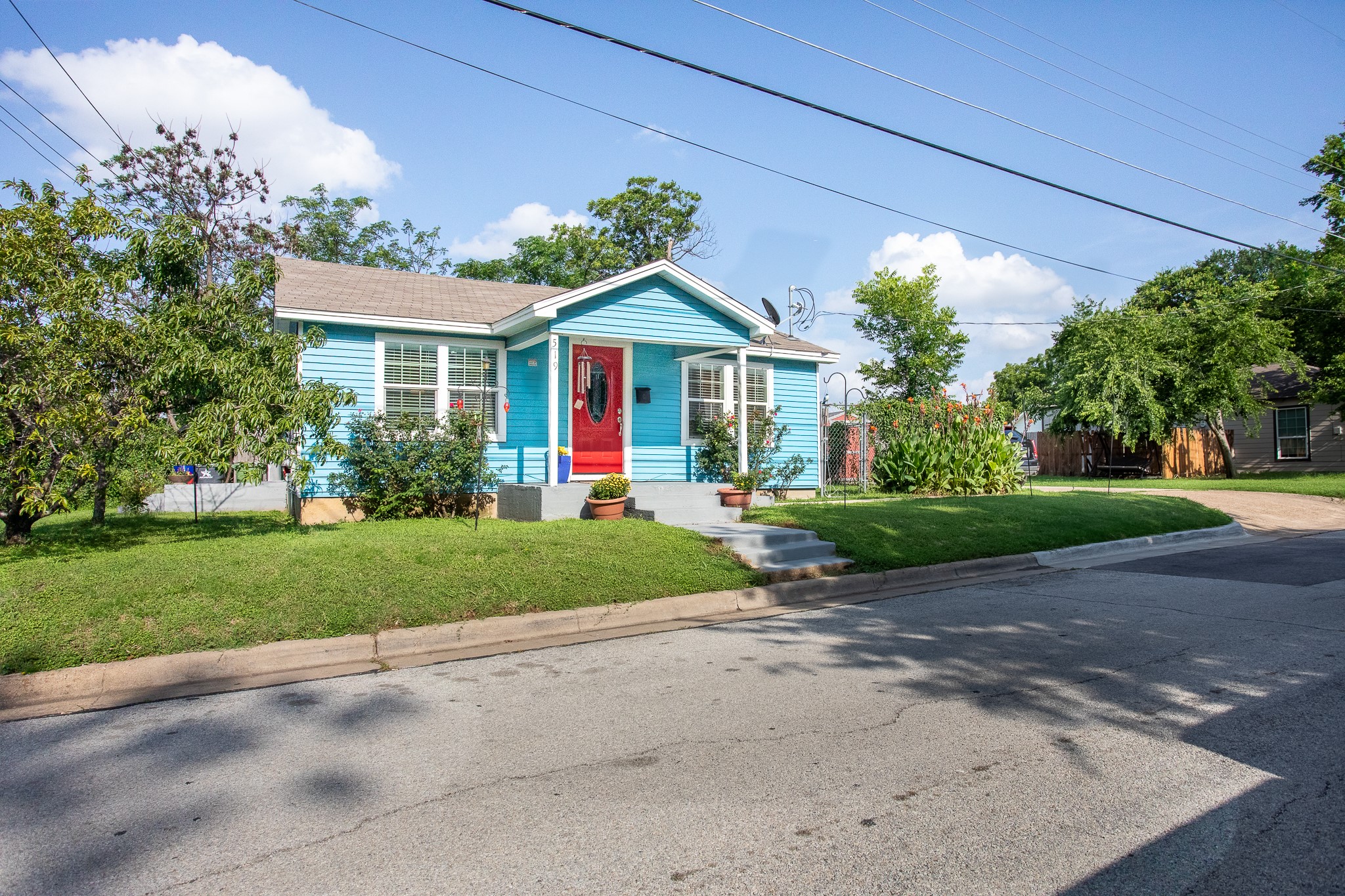 519 Taylor Street Arlington TX 76011