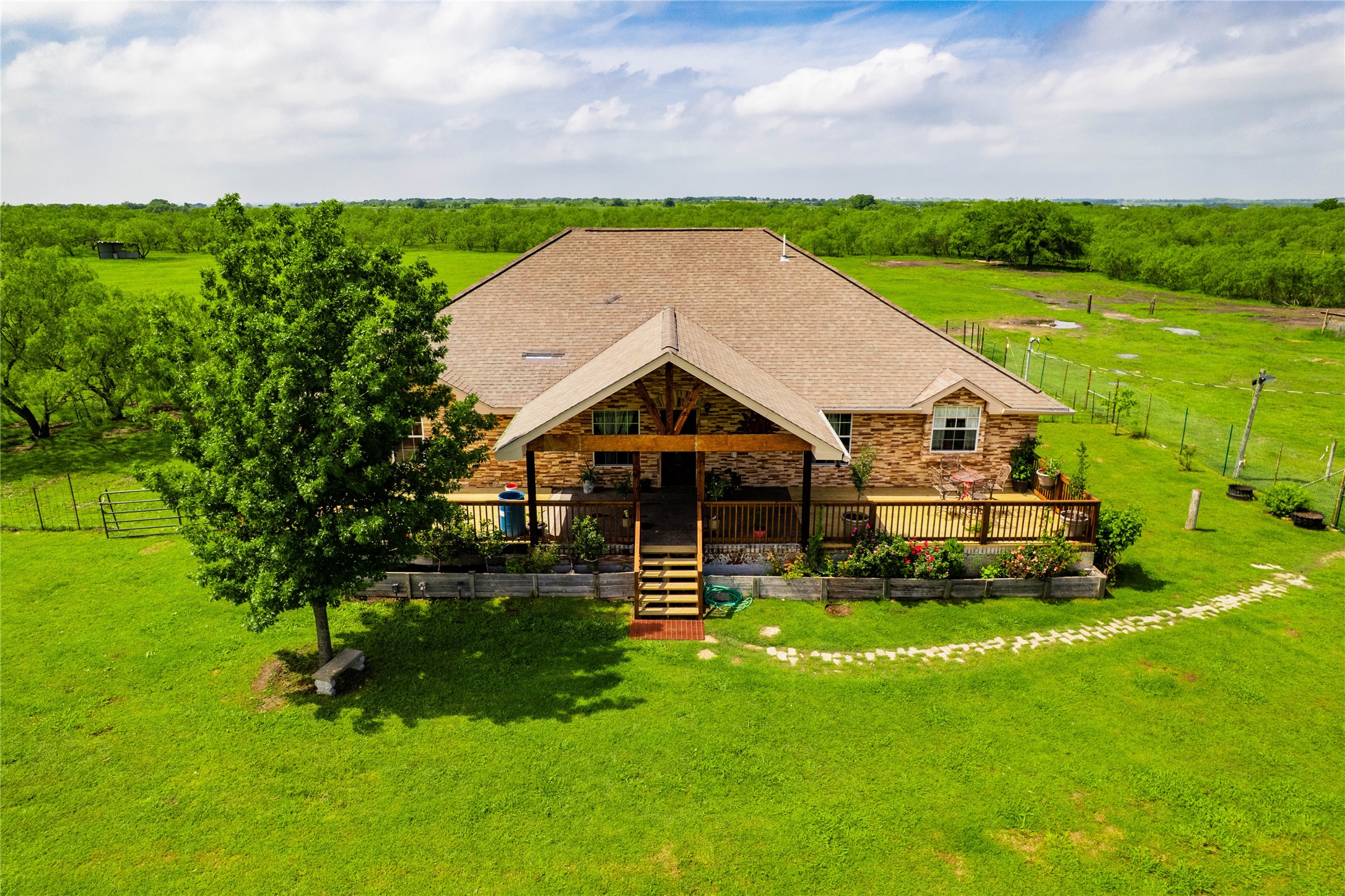 18270 County Road 4160 Frost TX 76641