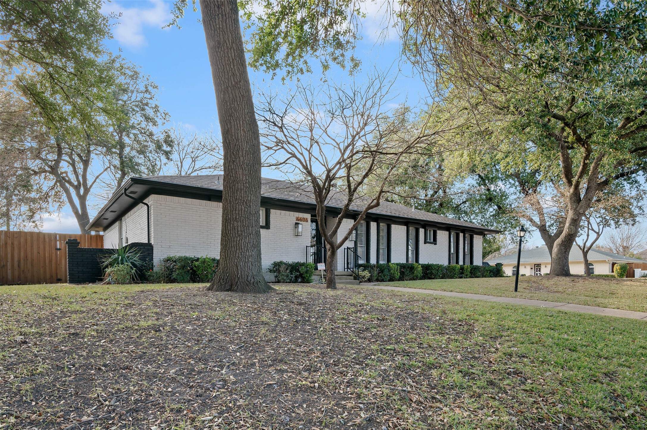 4606 Hazelhurst Lane Dallas TX 75227