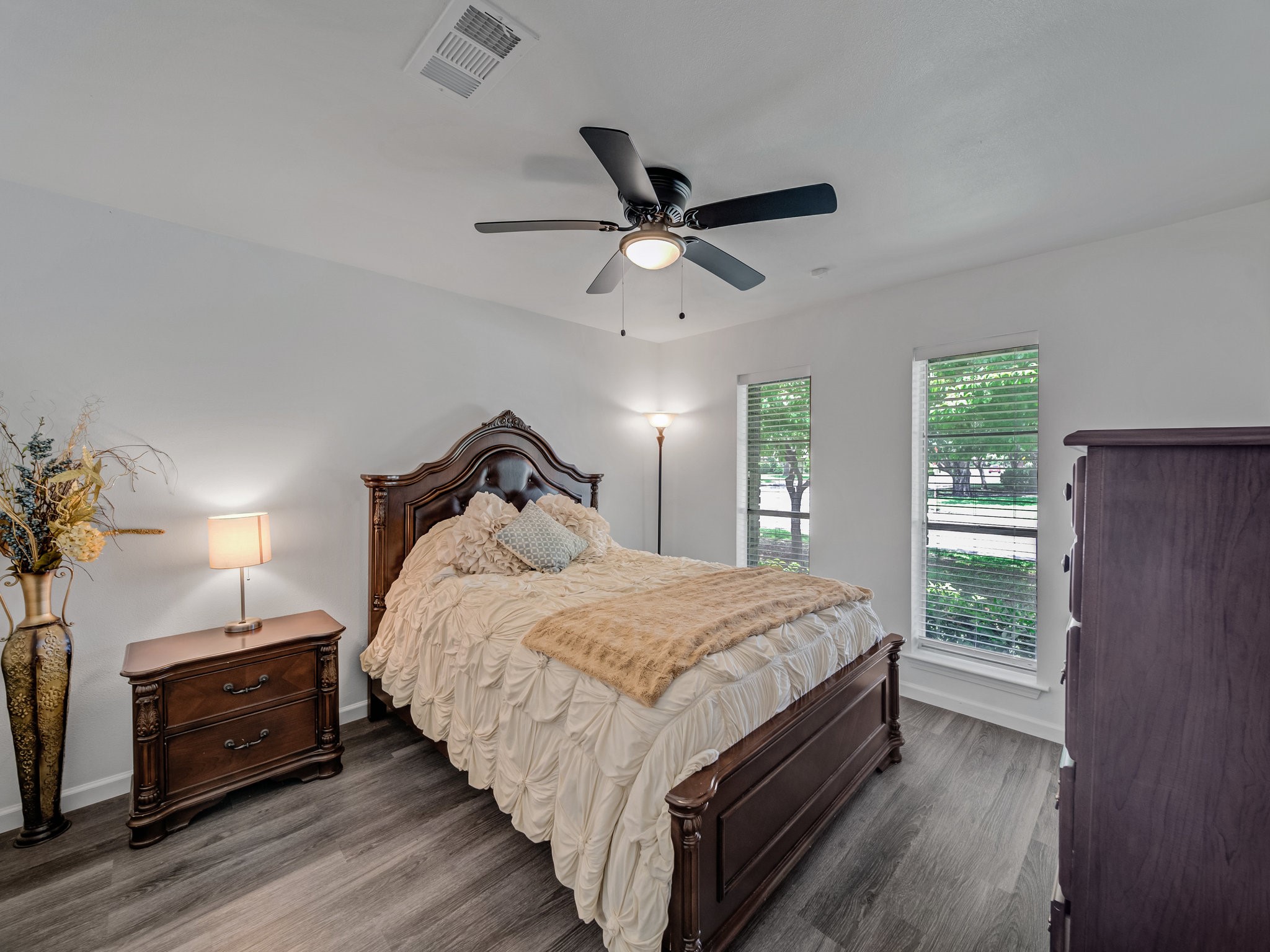 4606 Hazelhurst Lane Dallas TX 75227