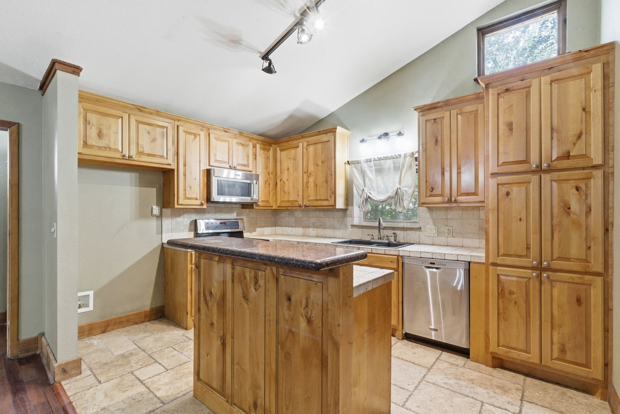200 N Elm Lane Tolar TX 76476