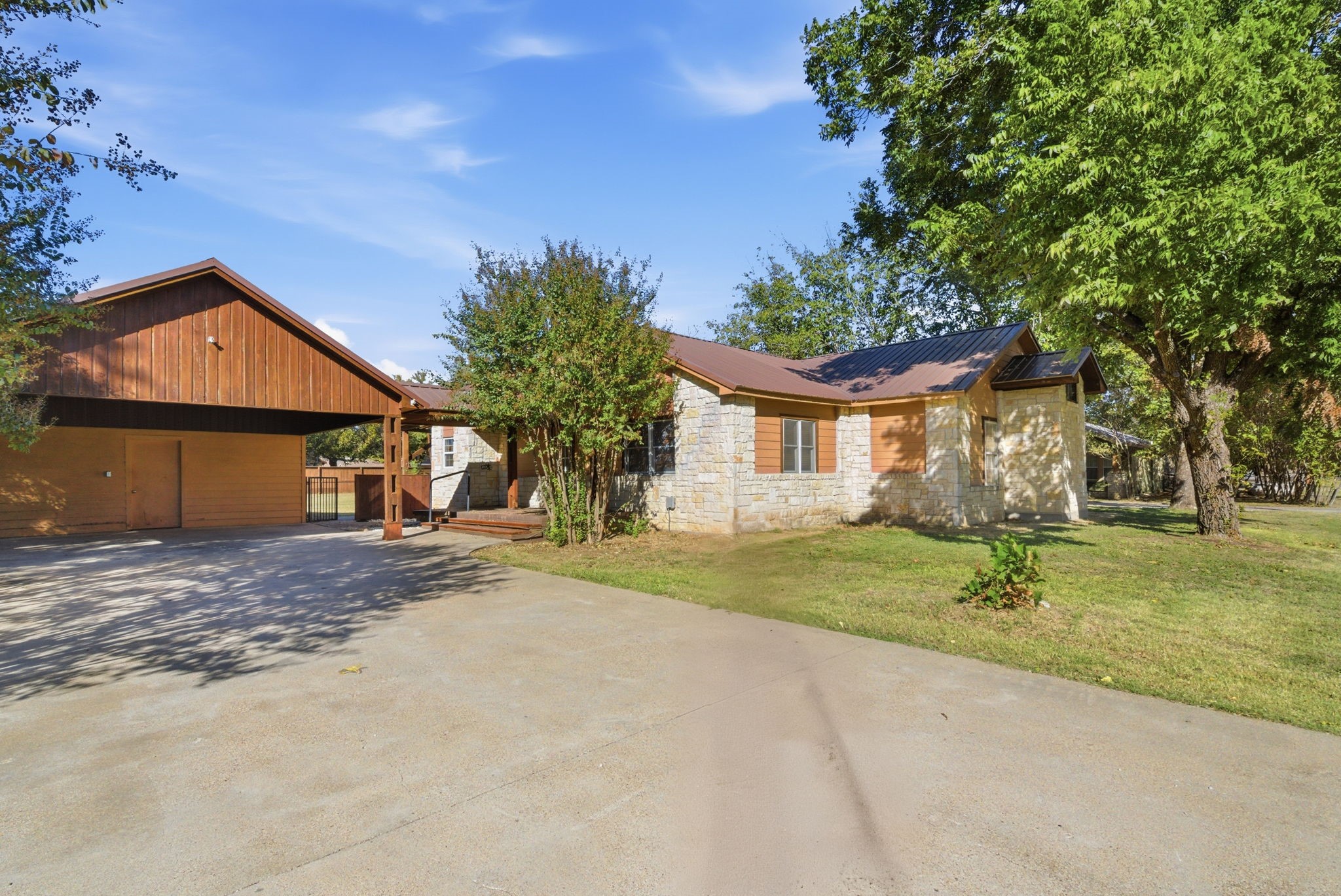 200 N Elm Lane Tolar TX 76476