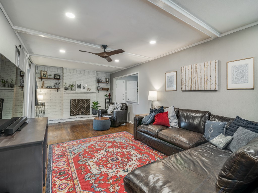 2505 Fenestra Drive Dallas TX 75228