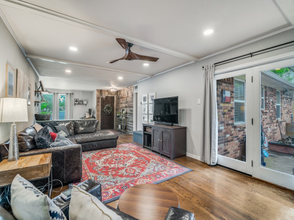 2505 Fenestra Drive Dallas TX 75228