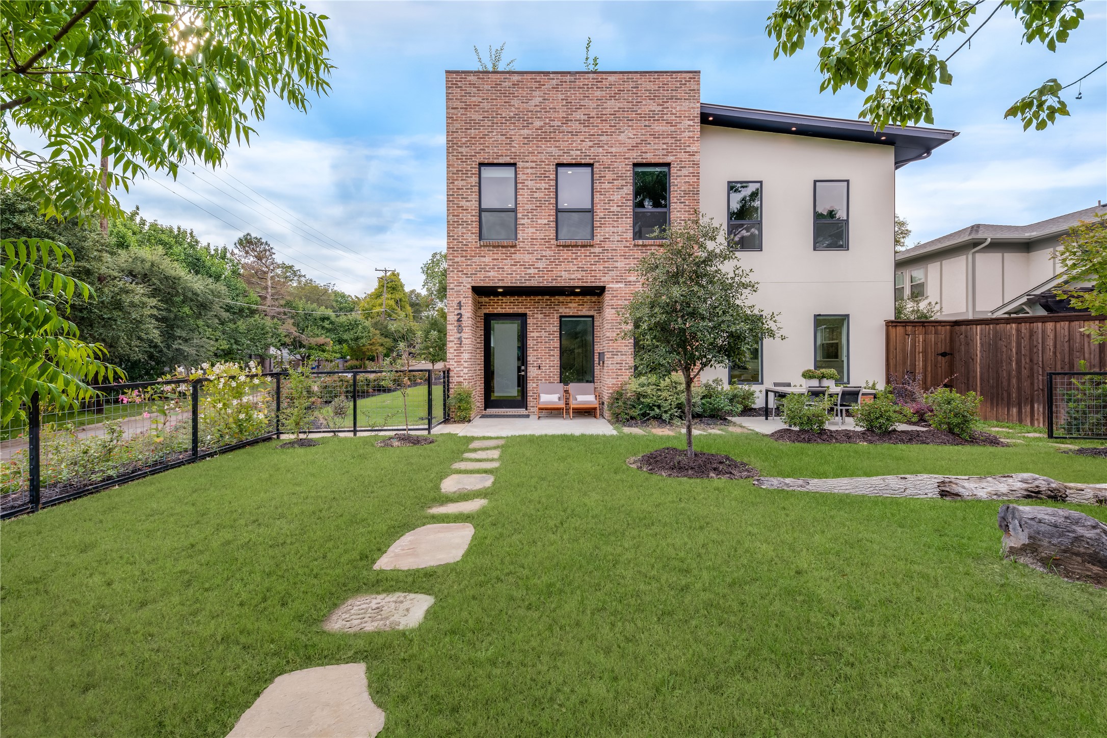 1201 Woodlawn Avenue Dallas TX 75208