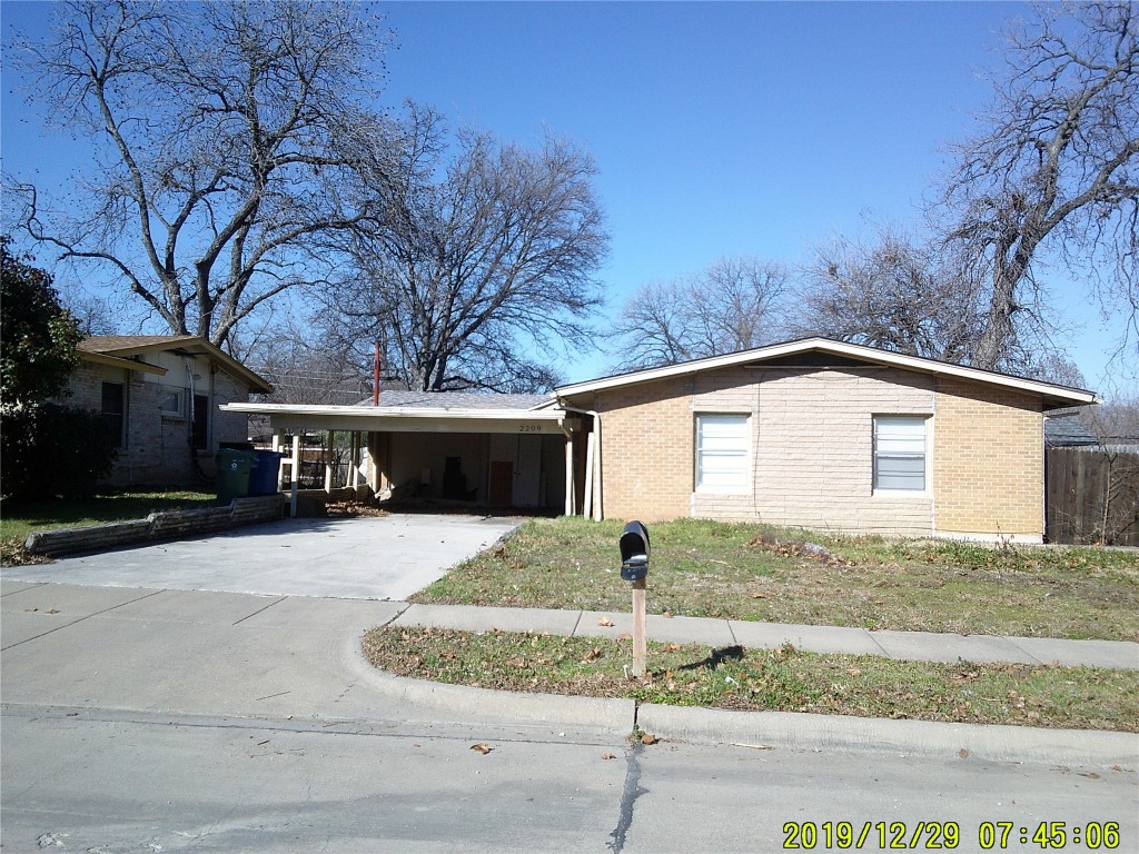 2209 Huntington Drive Arlington TX 76010