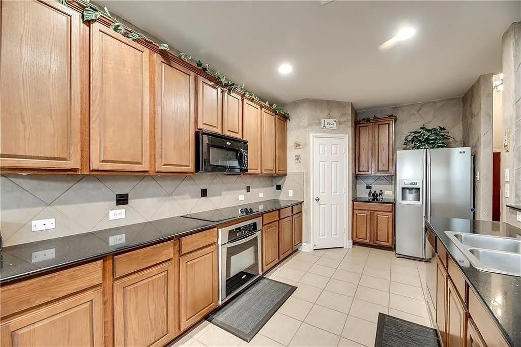 2703 Waterway Drive Grand Prairie TX 75054