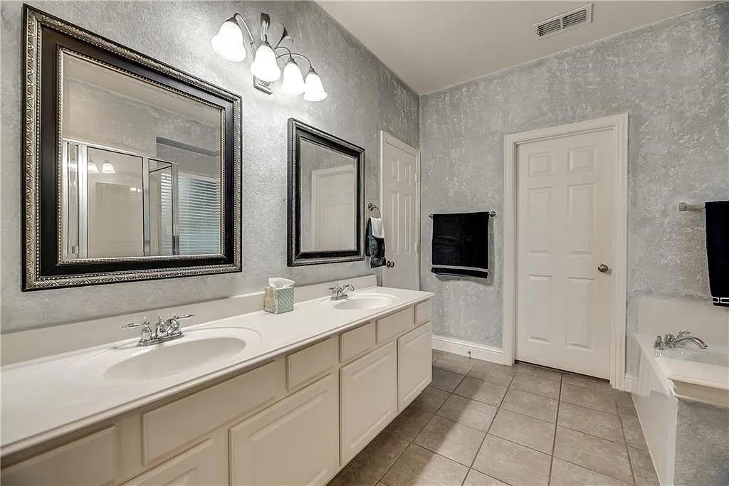 2703 Waterway Drive Grand Prairie TX 75054