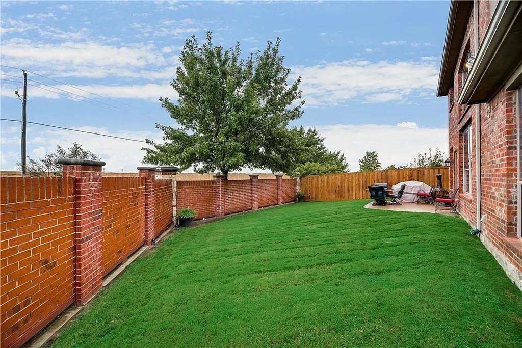 2703 Waterway Drive Grand Prairie TX 75054