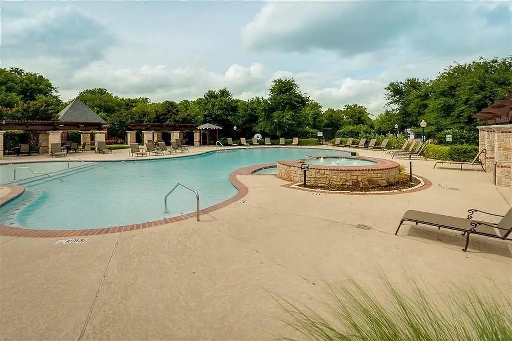 2703 Waterway Drive Grand Prairie TX 75054