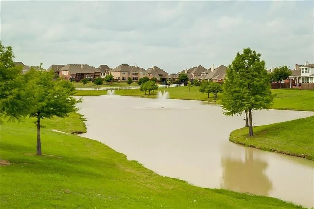 2703 Waterway Drive Grand Prairie TX 75054