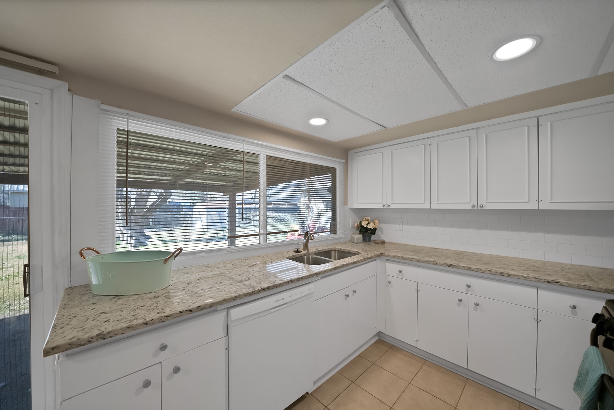 909 Ravencroft Drive Garland TX 75043