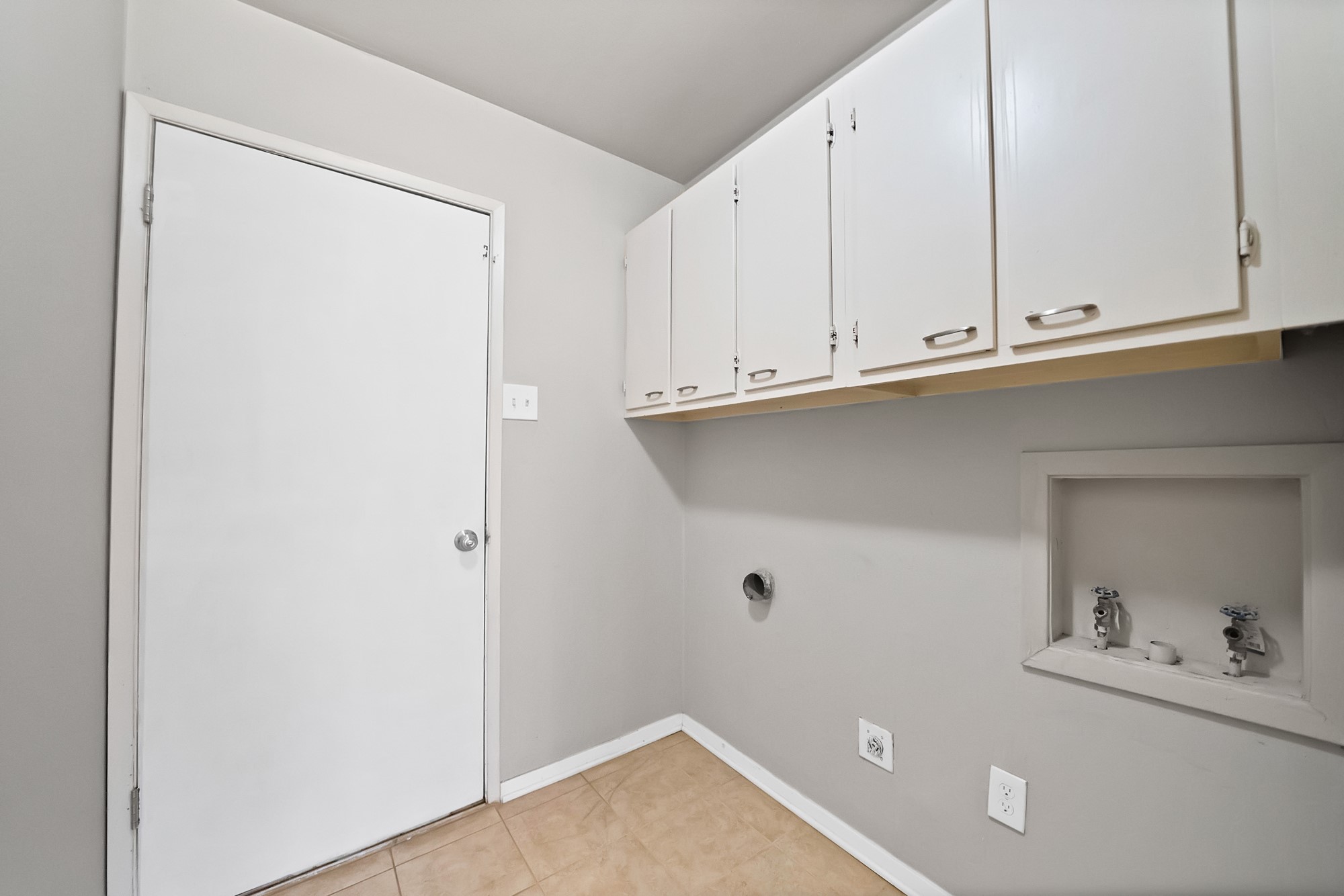 909 Ravencroft Drive Garland TX 75043