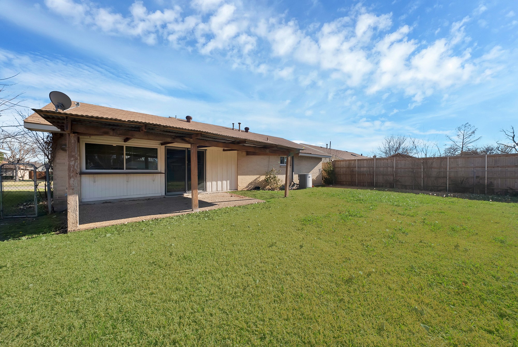 909 Ravencroft Drive Garland TX 75043